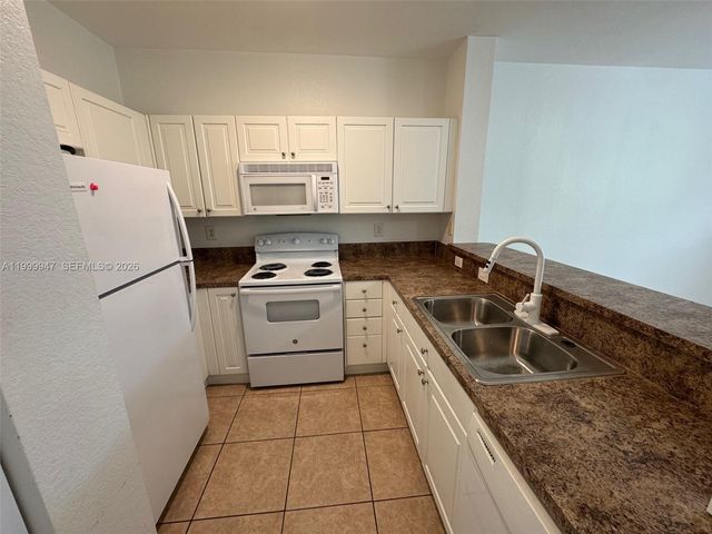 1690 NE 33rd Ave 210-6, Homestead, FL 33033