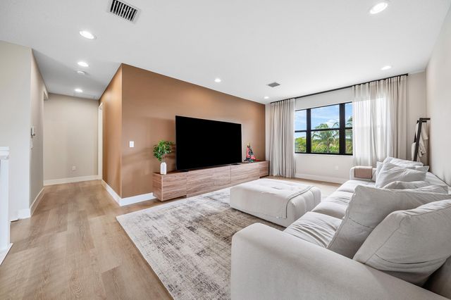 8124 Crystal Downs Avenue, Boca Raton, FL 33434