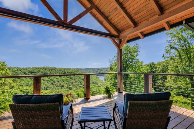 1055 Hunters Landing Ln, Smithville, TN 37166