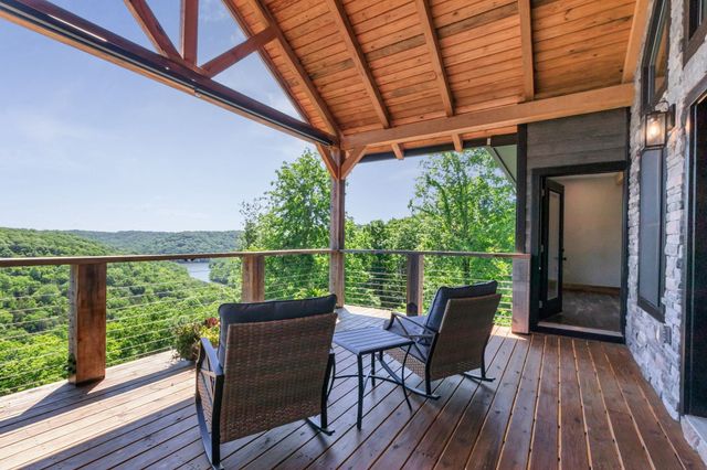 1055 Hunters Landing Ln, Smithville, TN 37166