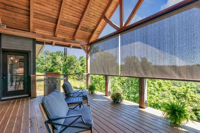 1055 Hunters Landing Ln, Smithville, TN 37166