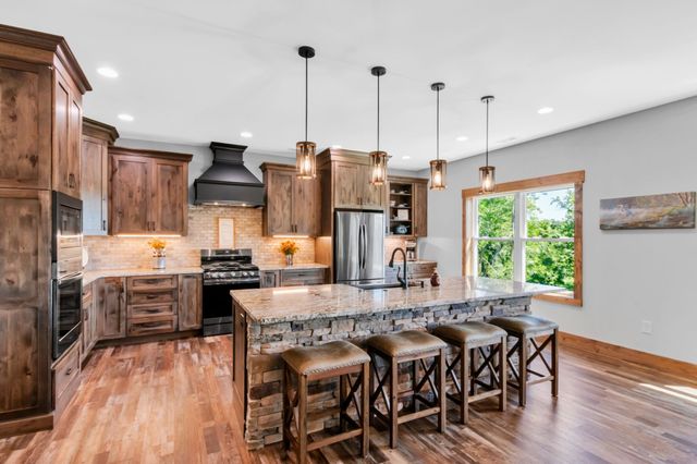 1055 Hunters Landing Ln, Smithville, TN 37166