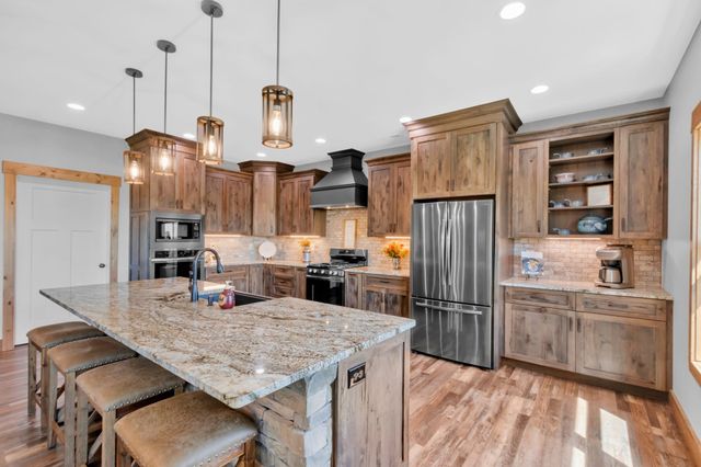 1055 Hunters Landing Ln, Smithville, TN 37166