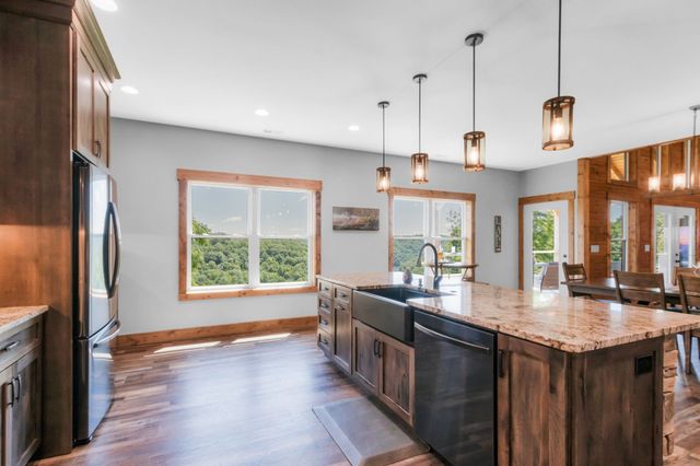 1055 Hunters Landing Ln, Smithville, TN 37166