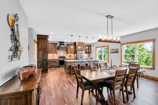 1055 Hunters Landing Ln, Smithville, TN 37166
