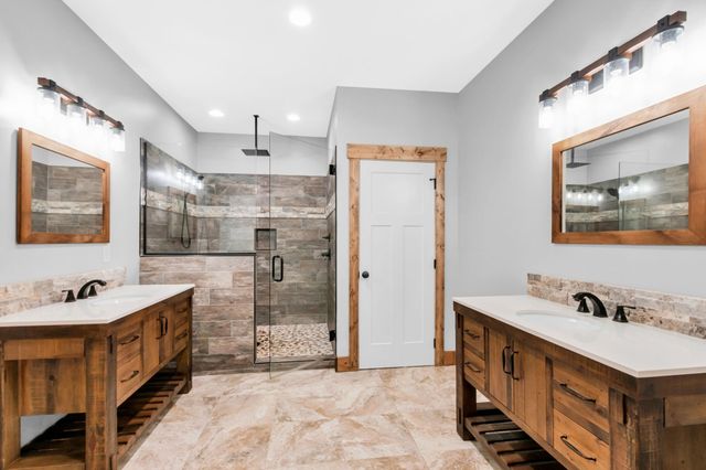1055 Hunters Landing Ln, Smithville, TN 37166