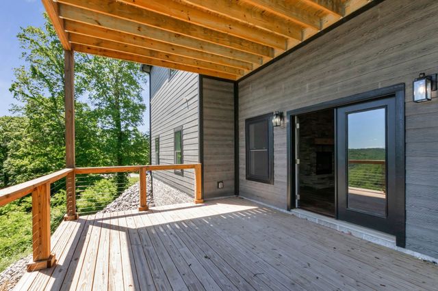 1055 Hunters Landing Ln, Smithville, TN 37166