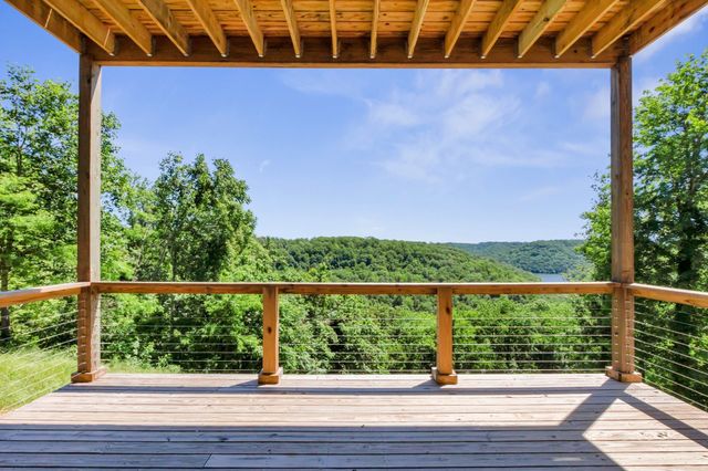 1055 Hunters Landing Ln, Smithville, TN 37166