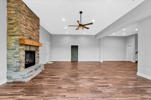 1055 Hunters Landing Ln, Smithville, TN 37166