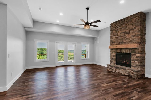 1055 Hunters Landing Ln, Smithville, TN 37166