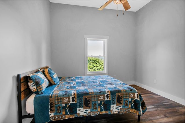 1055 Hunters Landing Ln, Smithville, TN 37166