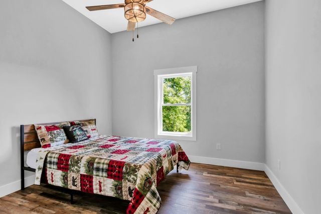 1055 Hunters Landing Ln, Smithville, TN 37166