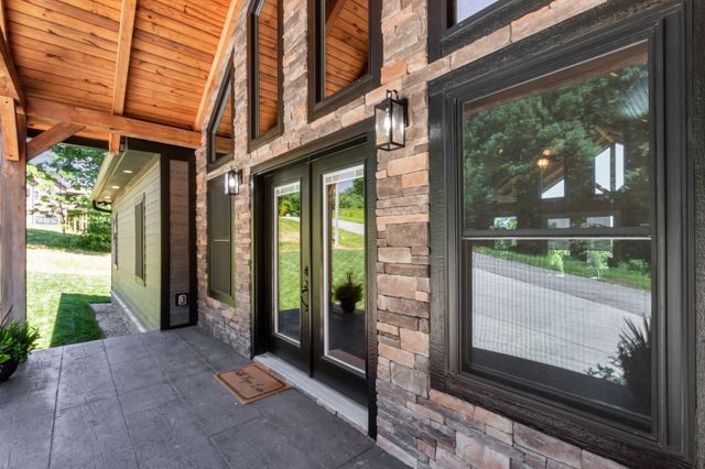 1055 Hunters Landing Ln, Smithville, TN 37166