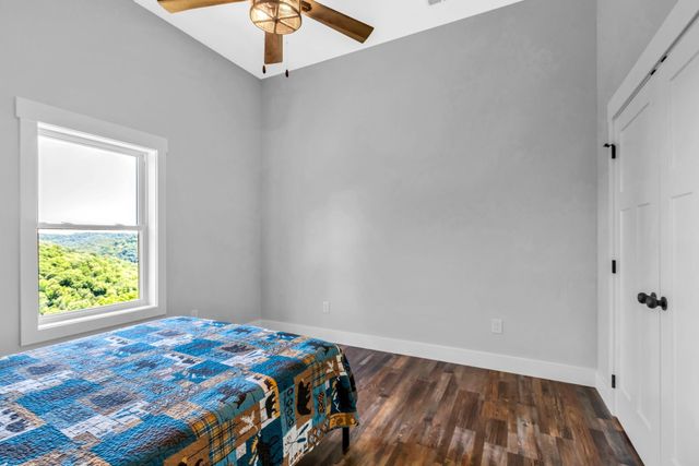 1055 Hunters Landing Ln, Smithville, TN 37166