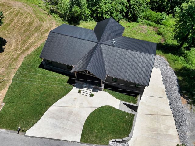 1055 Hunters Landing Ln, Smithville, TN 37166