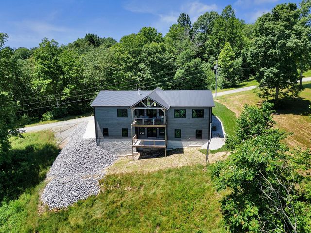 1055 Hunters Landing Ln, Smithville, TN 37166