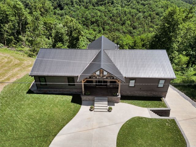 1055 Hunters Landing Ln, Smithville, TN 37166