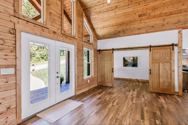 1055 Hunters Landing Ln, Smithville, TN 37166