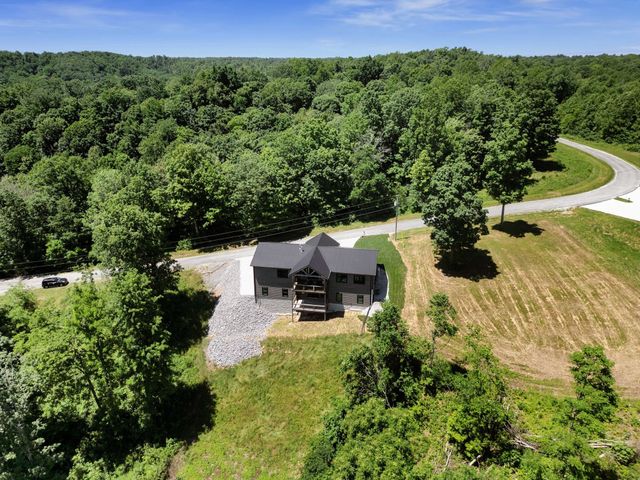 1055 Hunters Landing Ln, Smithville, TN 37166