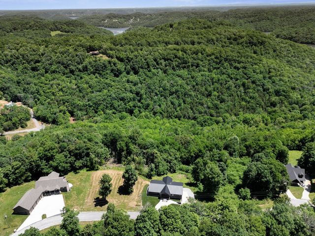 1055 Hunters Landing Ln, Smithville, TN 37166