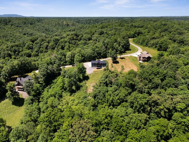 1055 Hunters Landing Ln, Smithville, TN 37166