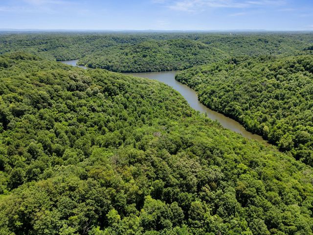 1055 Hunters Landing Ln, Smithville, TN 37166