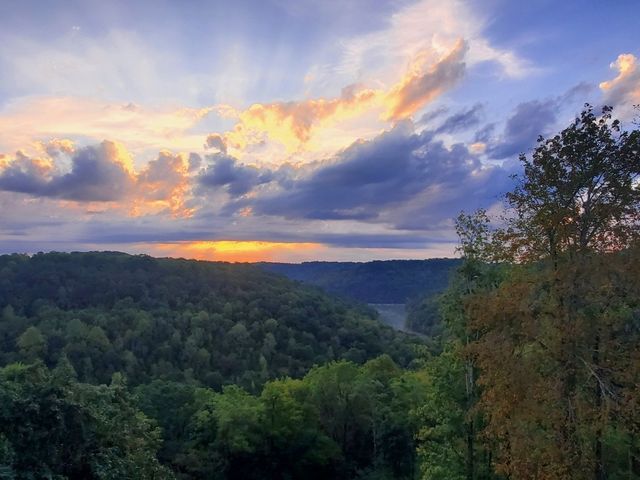 1055 Hunters Landing Ln, Smithville, TN 37166