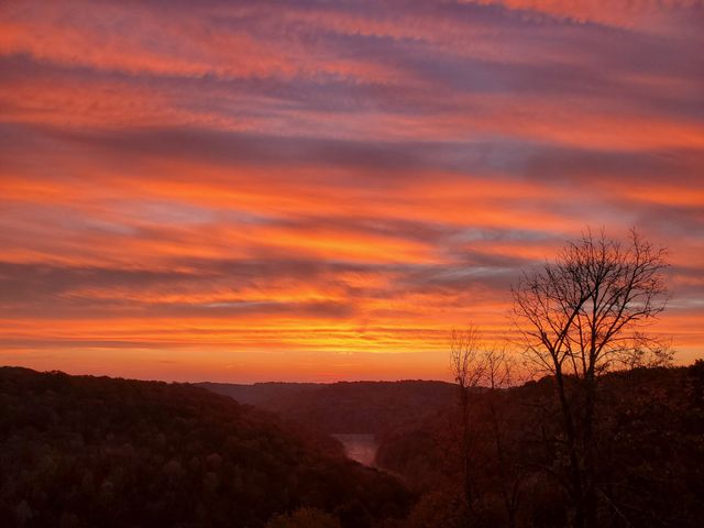 1055 Hunters Landing Ln, Smithville, TN 37166