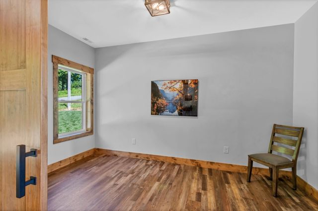 1055 Hunters Landing Ln, Smithville, TN 37166