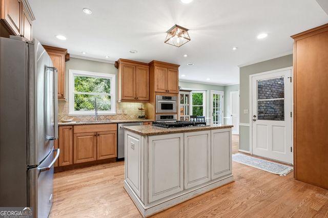 1722 Kellogg Springs Drive, Atlanta, GA 30338
