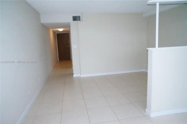 3650 Inverrary Drive 1M, Lauderhill, FL 33319