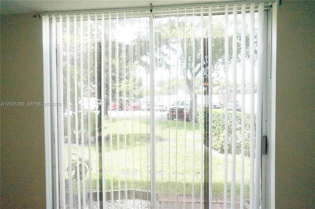 3650 Inverrary Drive 1M, Lauderhill, FL 33319