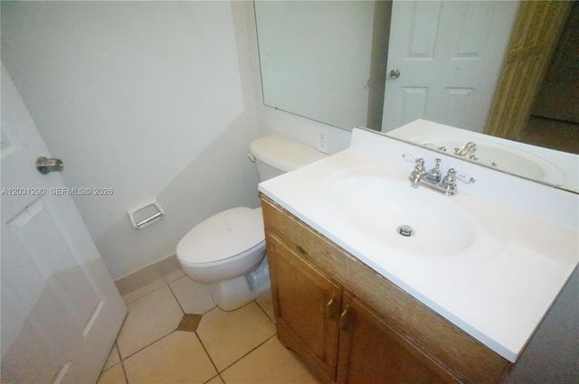 3650 Inverrary Drive 1M, Lauderhill, FL 33319