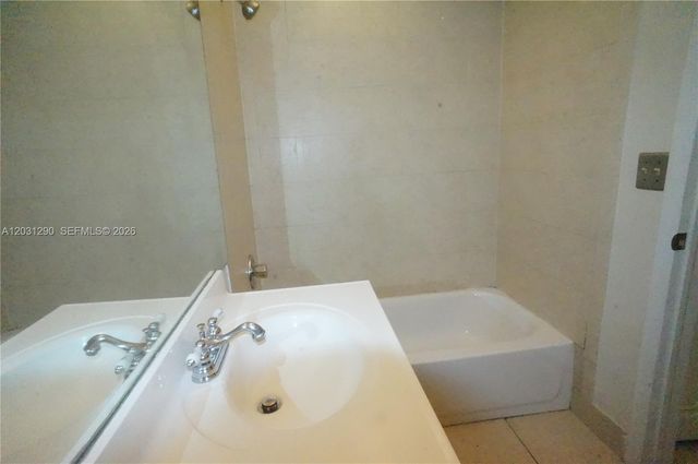 3650 Inverrary Drive 1M, Lauderhill, FL 33319