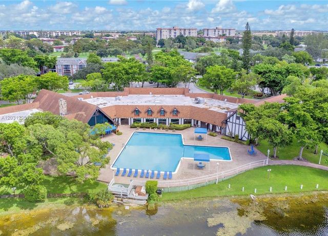3650 Inverrary Drive 1M, Lauderhill, FL 33319