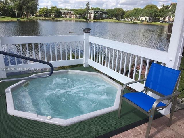 3650 Inverrary Drive 1M, Lauderhill, FL 33319