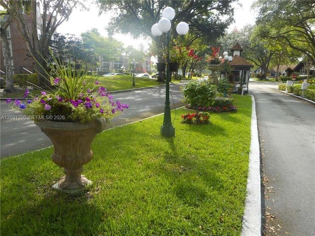 3650 Inverrary Drive 1M, Lauderhill, FL 33319