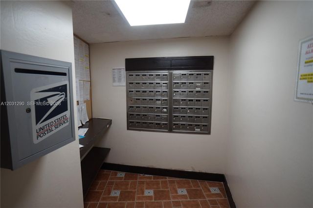 3650 Inverrary Drive 1M, Lauderhill, FL 33319