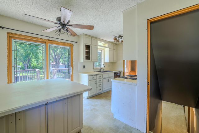 836 112th Avenue NW, Coon Rapids, MN 55448