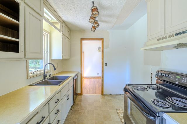 836 112th Avenue NW, Coon Rapids, MN 55448