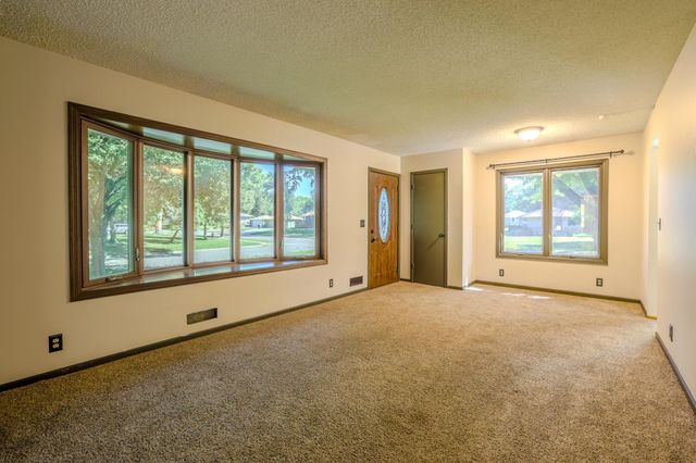 836 112th Avenue NW, Coon Rapids, MN 55448