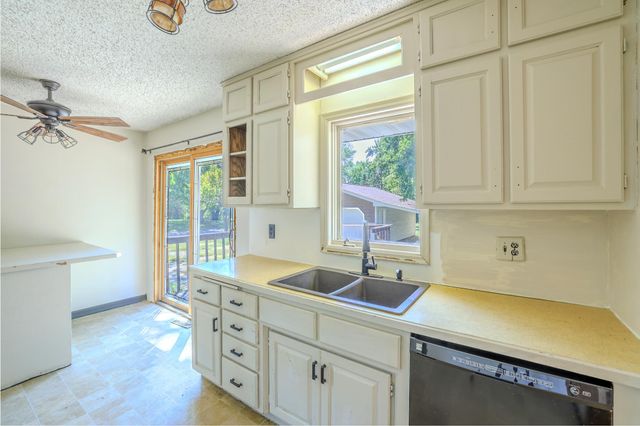 836 112th Avenue NW, Coon Rapids, MN 55448
