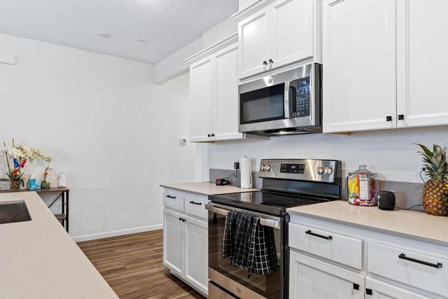 526 Bedfordshire Dr, Patterson, CA 95363