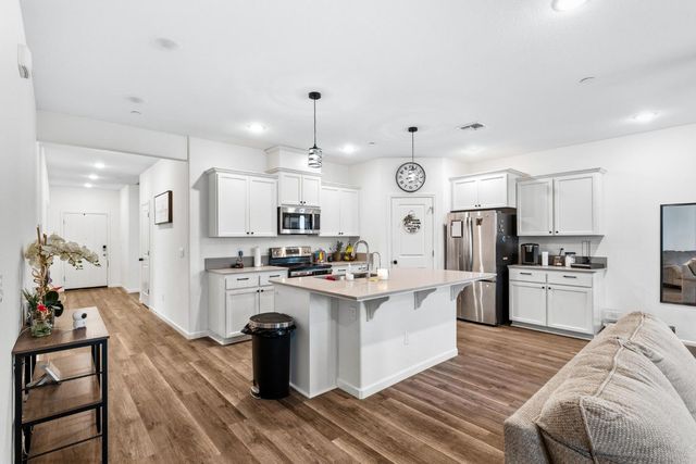 526 Bedfordshire Dr, Patterson, CA 95363