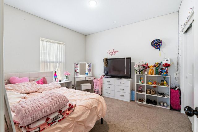 526 Bedfordshire Dr, Patterson, CA 95363