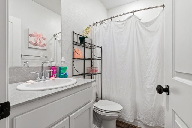 526 Bedfordshire Dr, Patterson, CA 95363