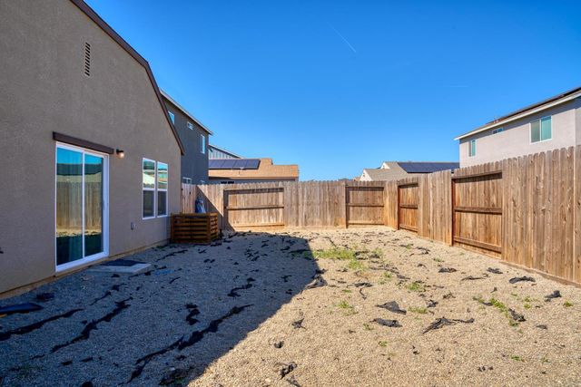 526 Bedfordshire Dr, Patterson, CA 95363