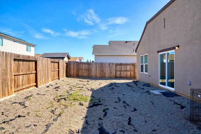 526 Bedfordshire Dr, Patterson, CA 95363