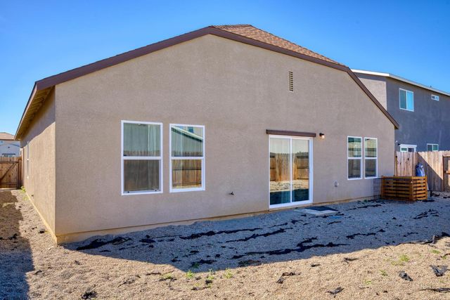 526 Bedfordshire Dr, Patterson, CA 95363