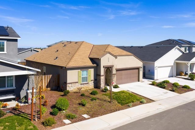 526 Bedfordshire Dr, Patterson, CA 95363